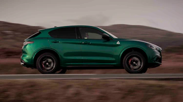 Alfa Romeo Stelvio Quadrifoglio - side panning