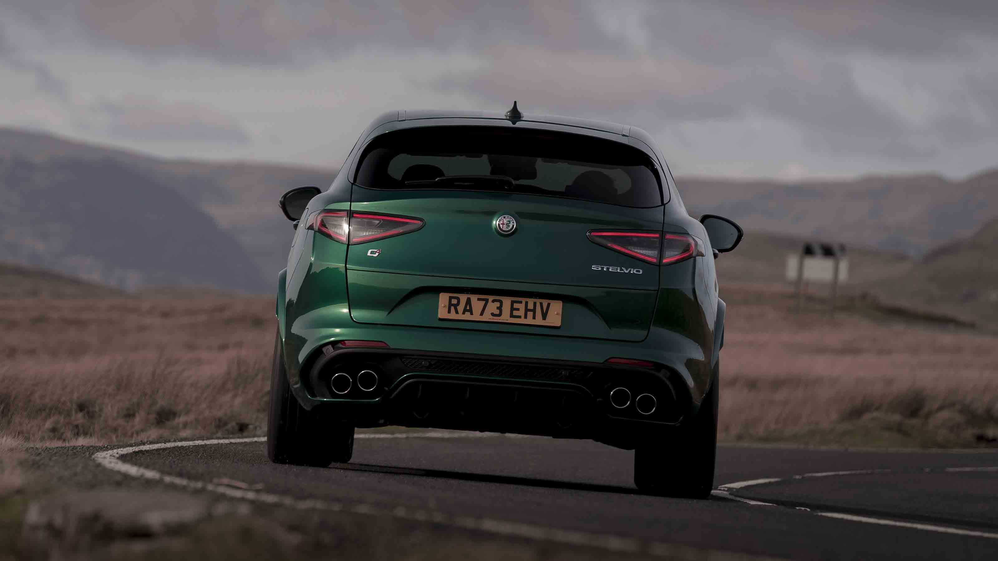 Alfa Romeo Stelvio Quadrifoglio - rear full width