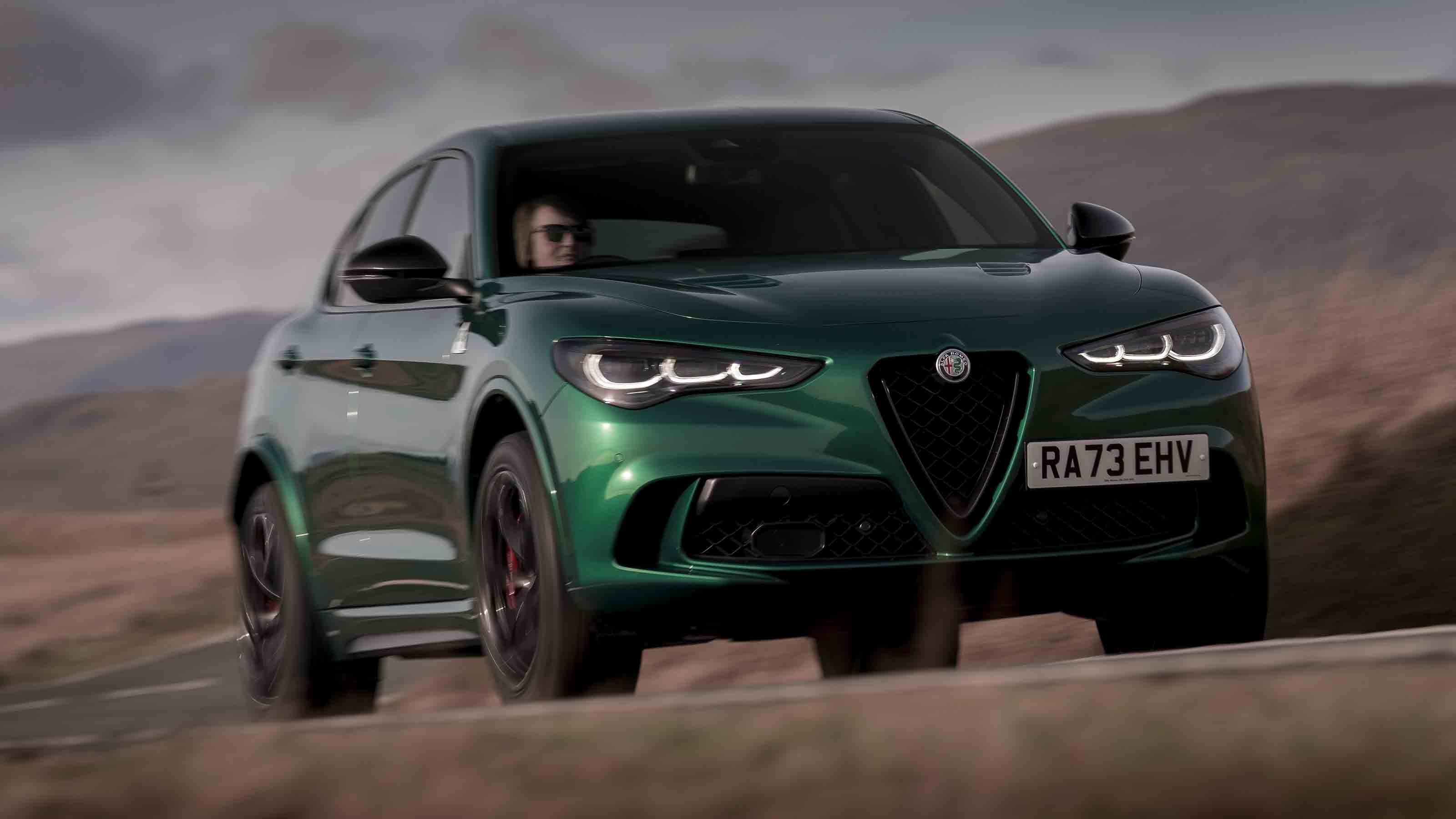 Alfa Romeo Stelvio Quadrifoglio - front cornering dynamic