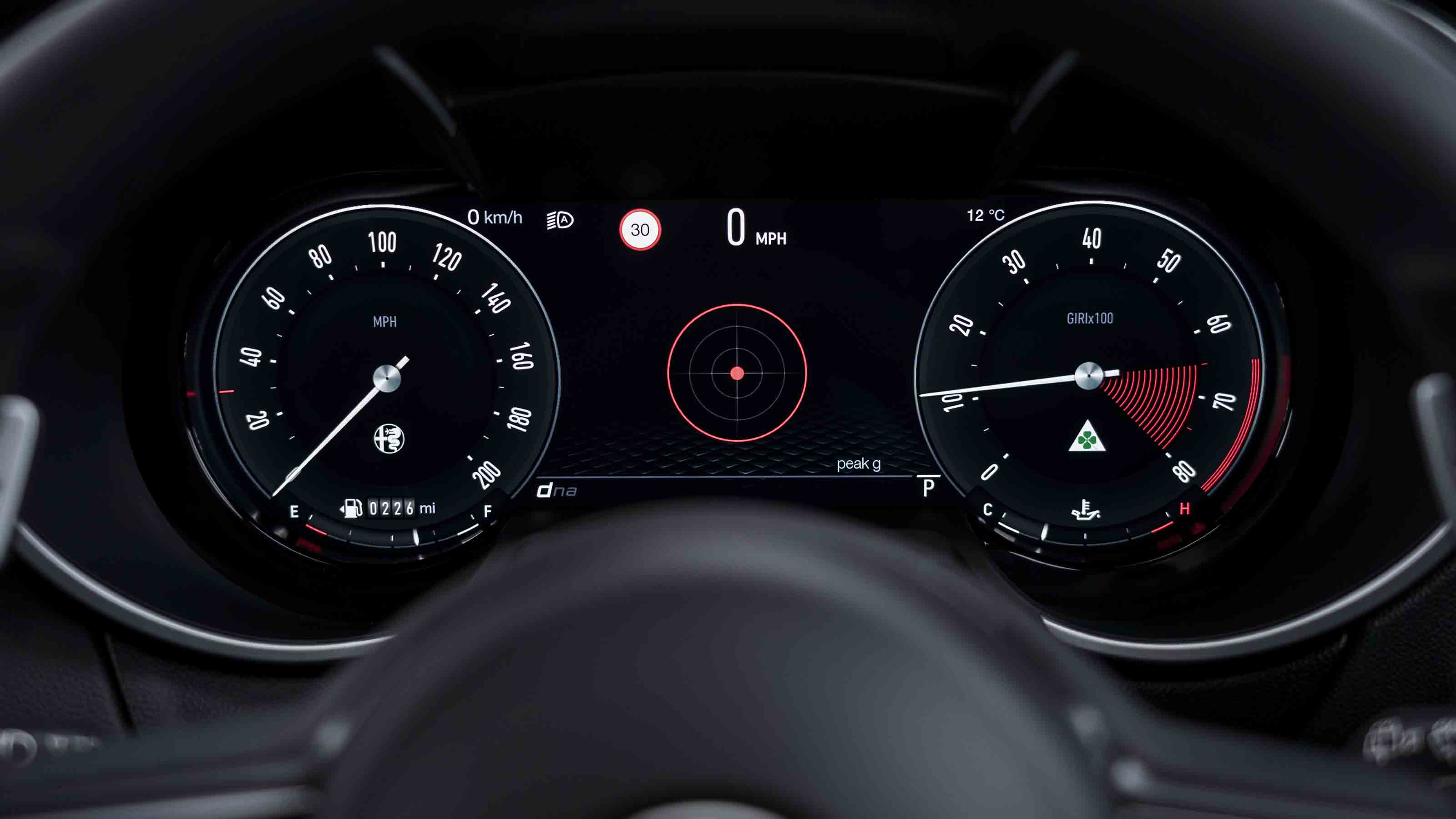 Alfa Romeo Stelvio Quadrifoglio - digital driver instrument cluster