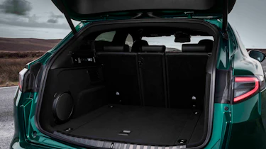Alfa Romeo Stelvio Quadrifoglio - boot seats up