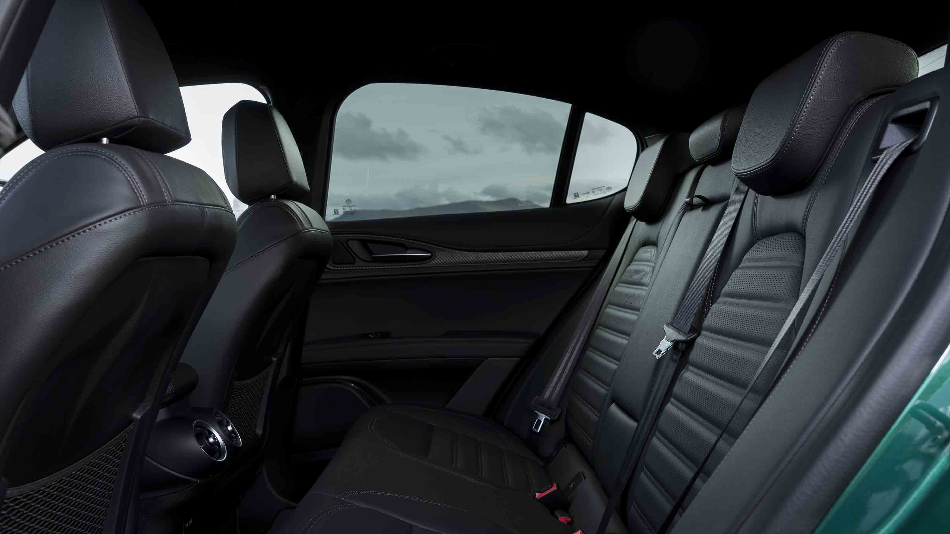Alfa Romeo Stelvio Quadrifoglio - rear seats