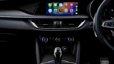 Alfa Romeo Stelvio Quadrifoglio - dashboard detail