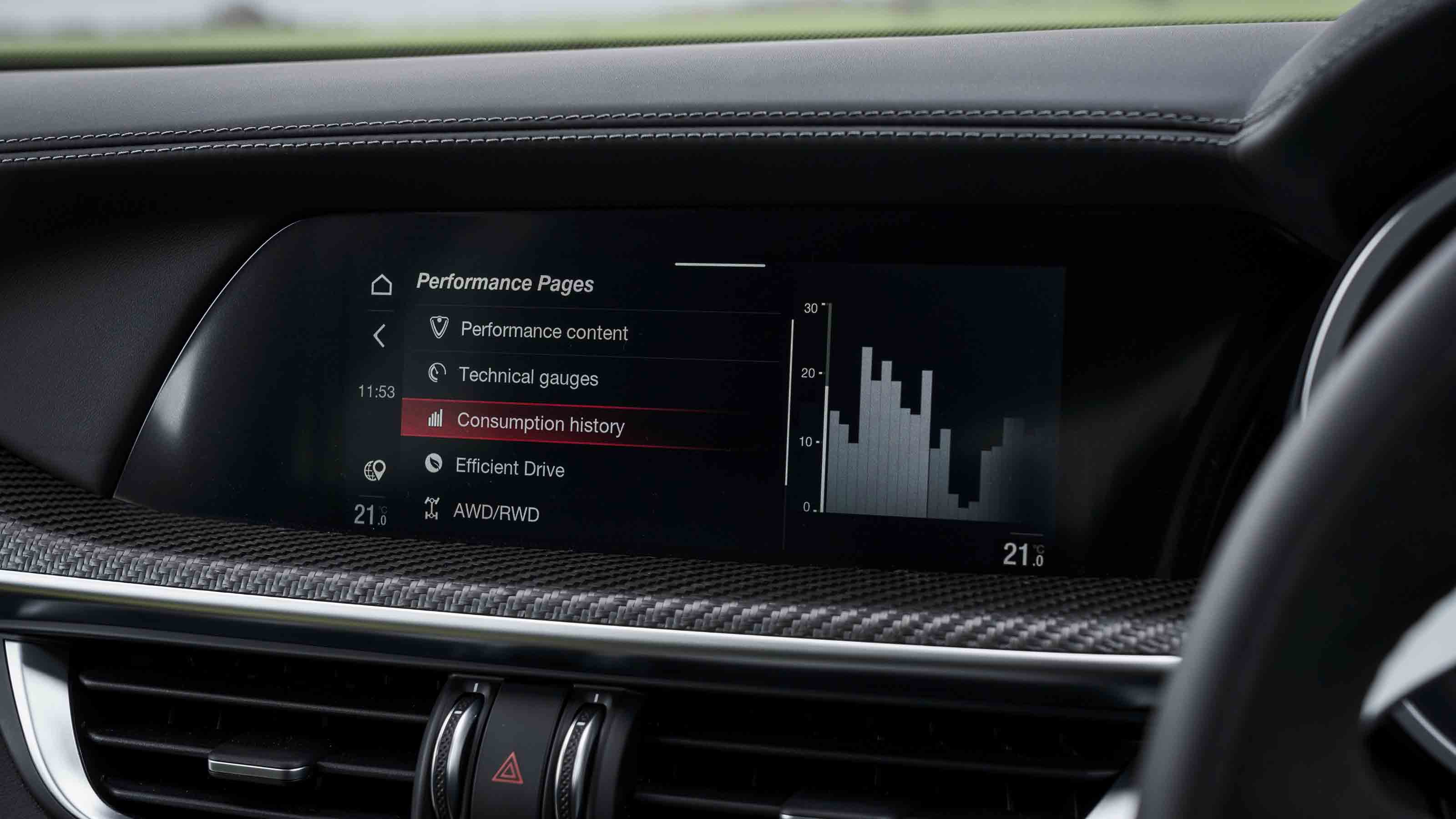 Alfa Romeo Stelvio Quadrifoglio - infotainment central screen