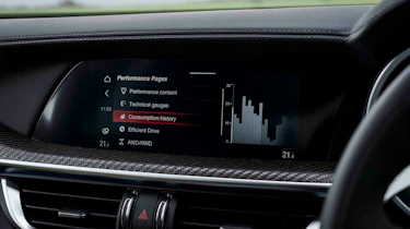 Alfa Romeo Stelvio Quadrifoglio - infotainment central screen