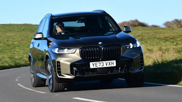 BMW X5 front corner left panning