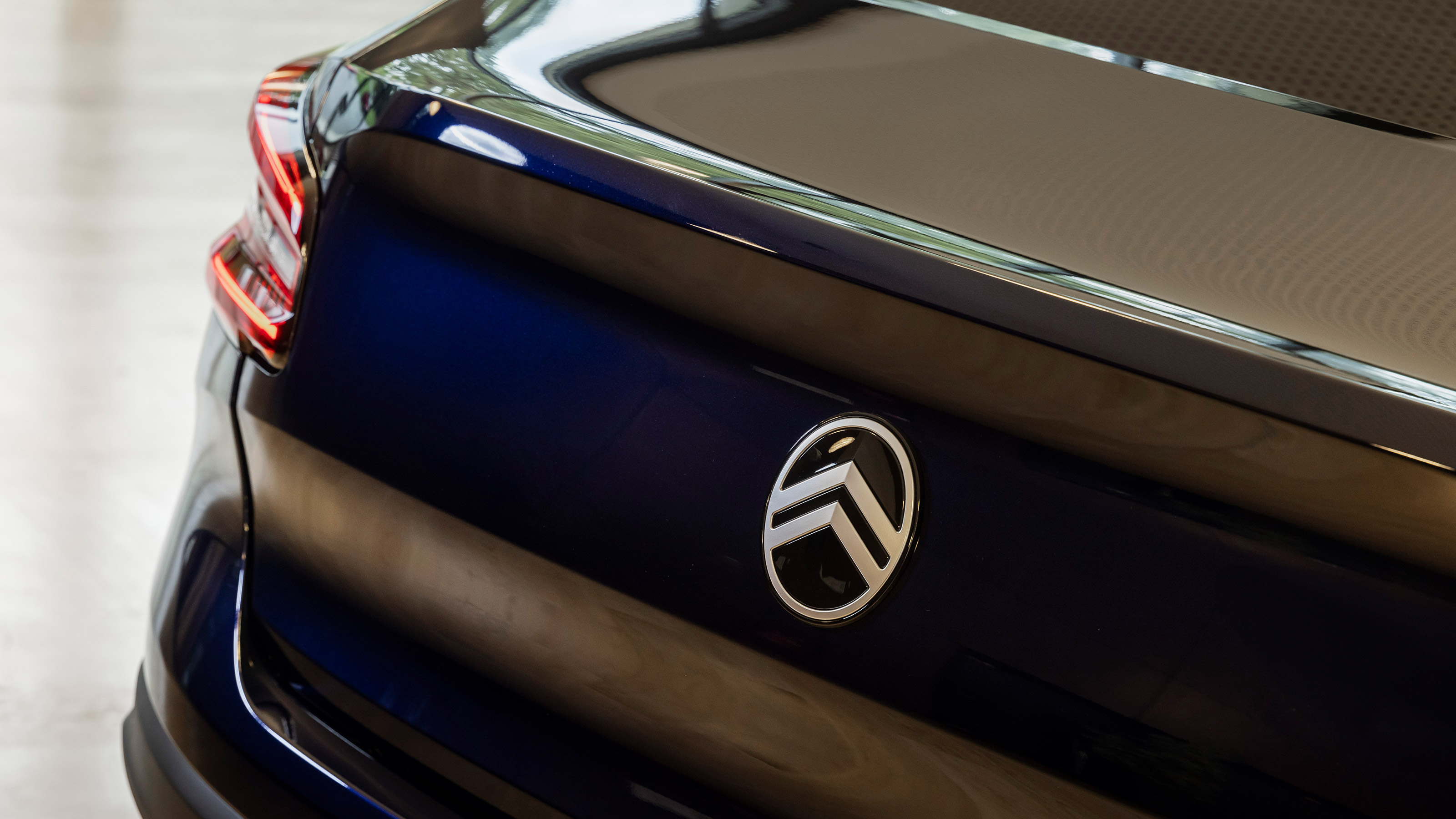 Citroen C4 X - Citroen badge