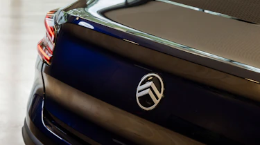 Citroen C4 X - Citroen badge