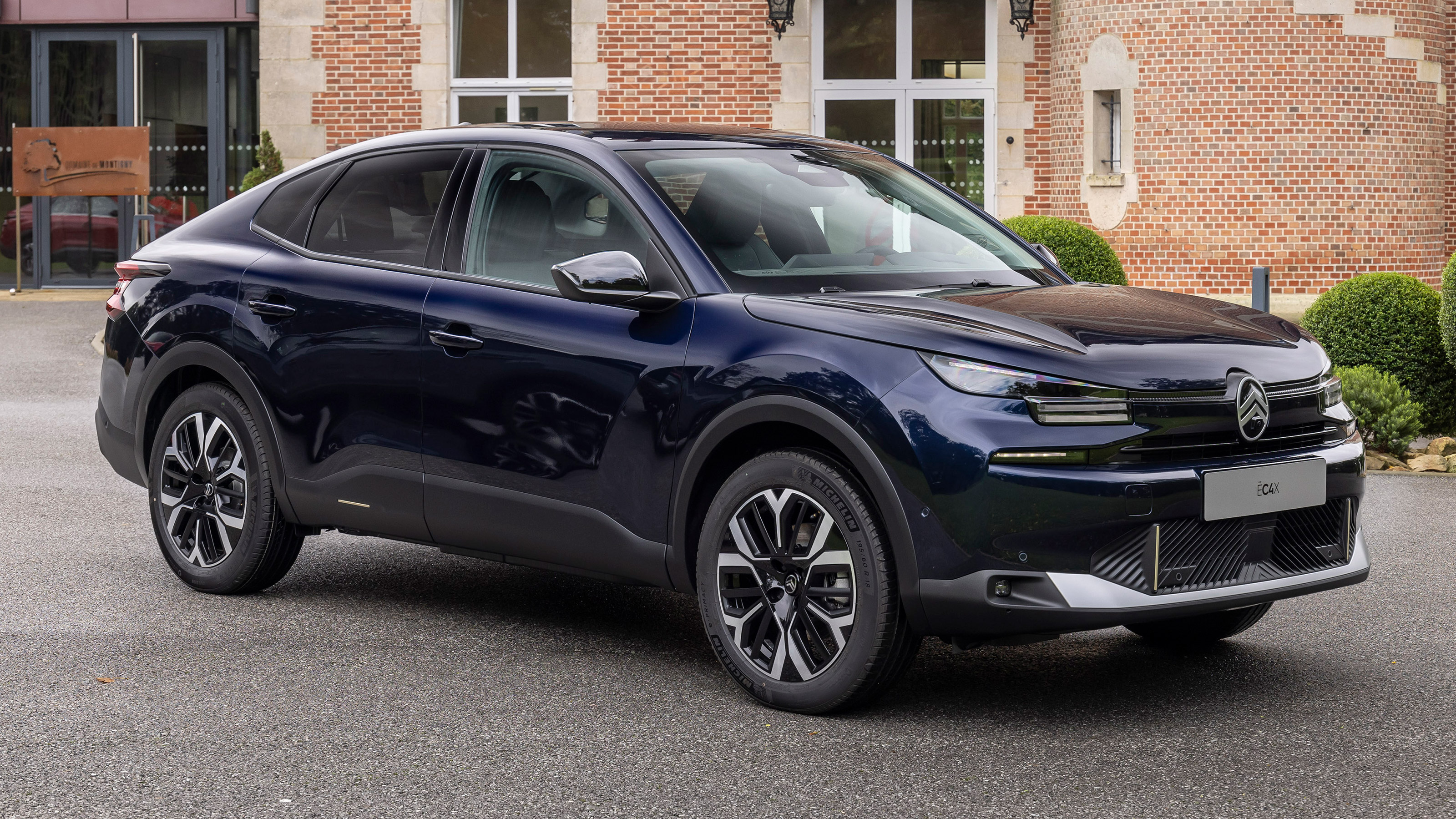 Citroen C4 X - front