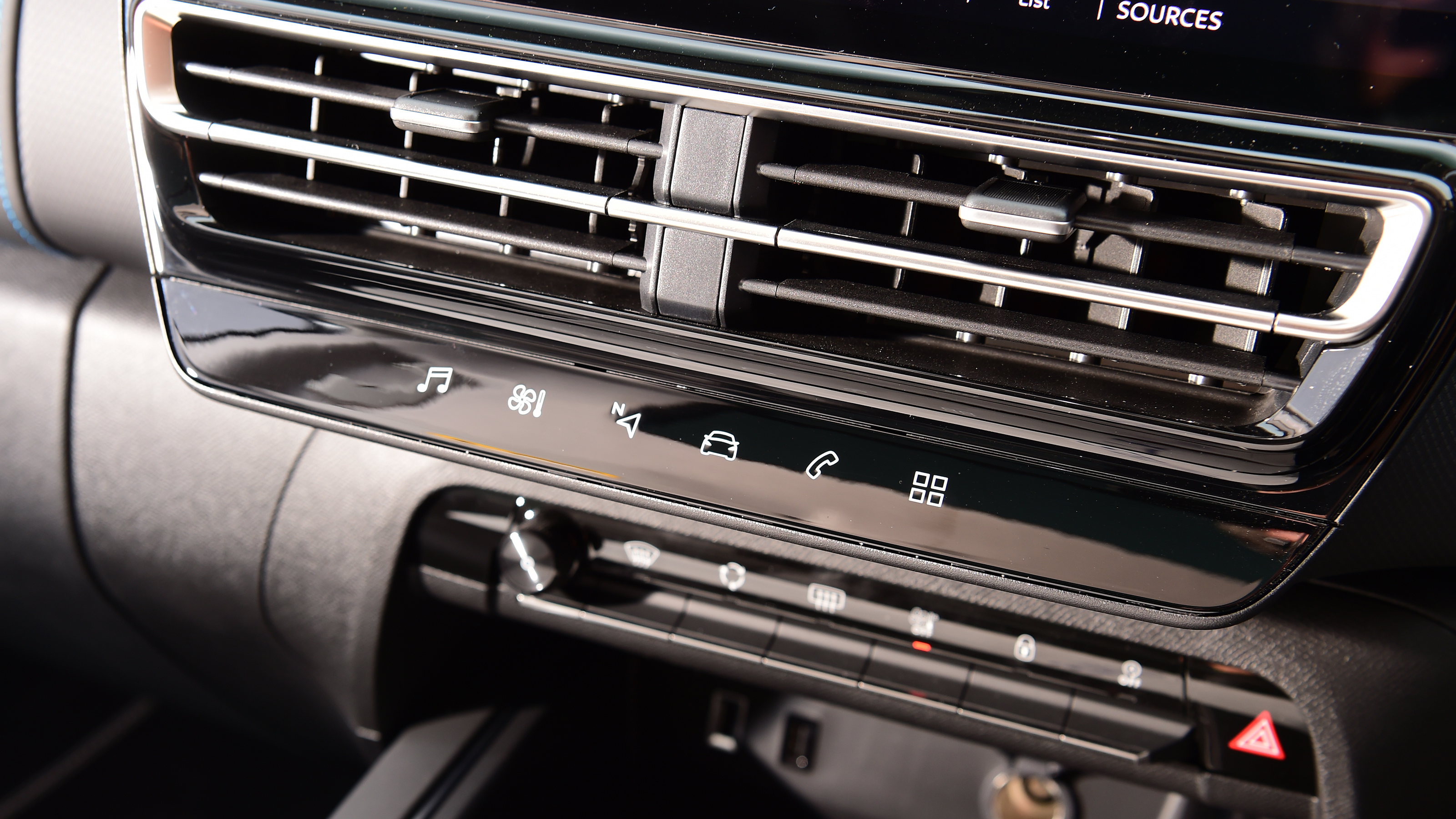 Citroen C5 Aircross - centre console switchgear