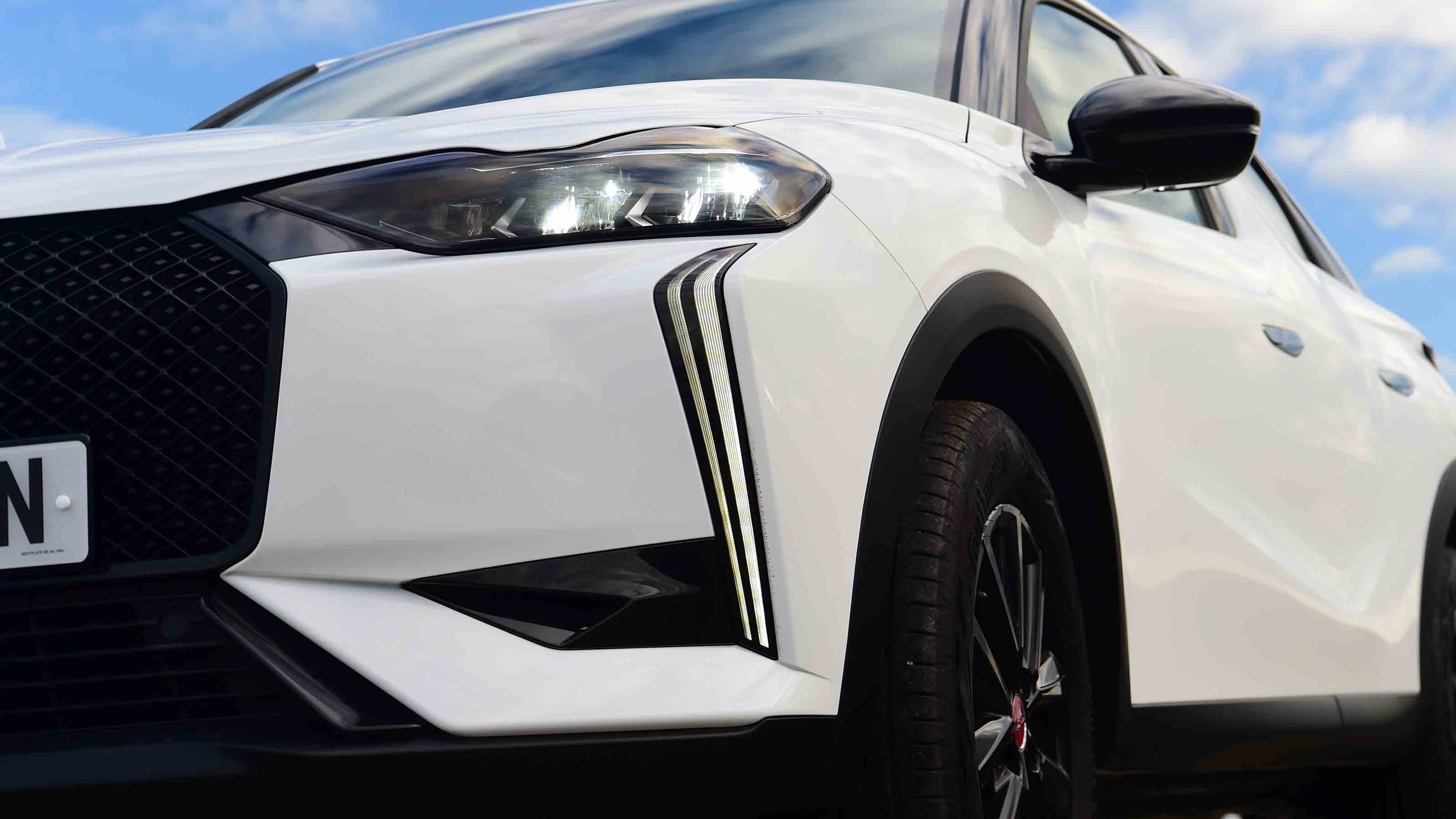 DS 3 Performance Line - headlight detail