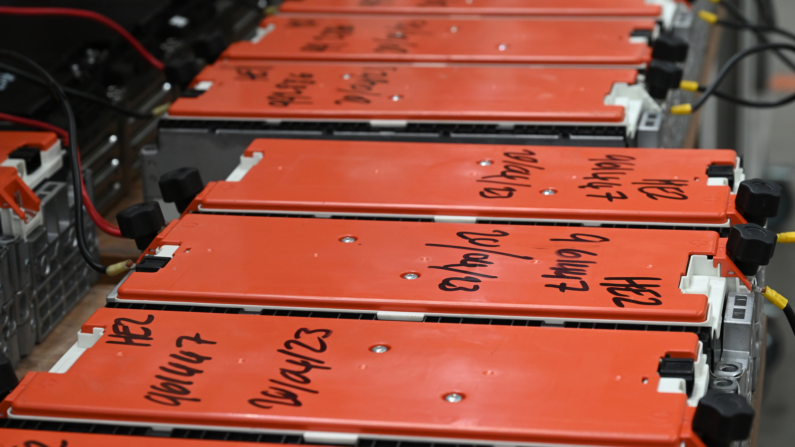 Battery recycling process - Batteries discharging