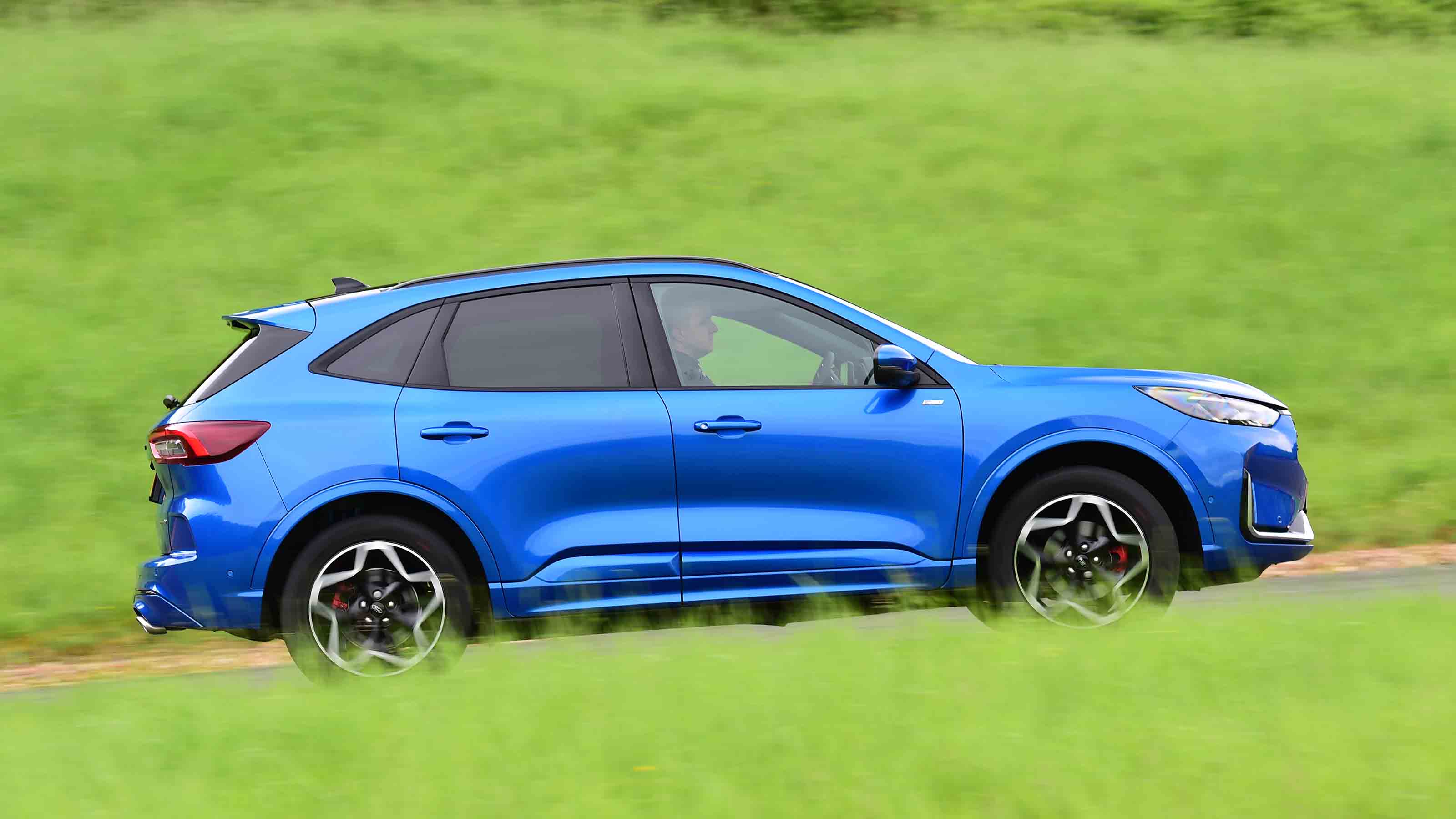 Ford Kuga - side panning