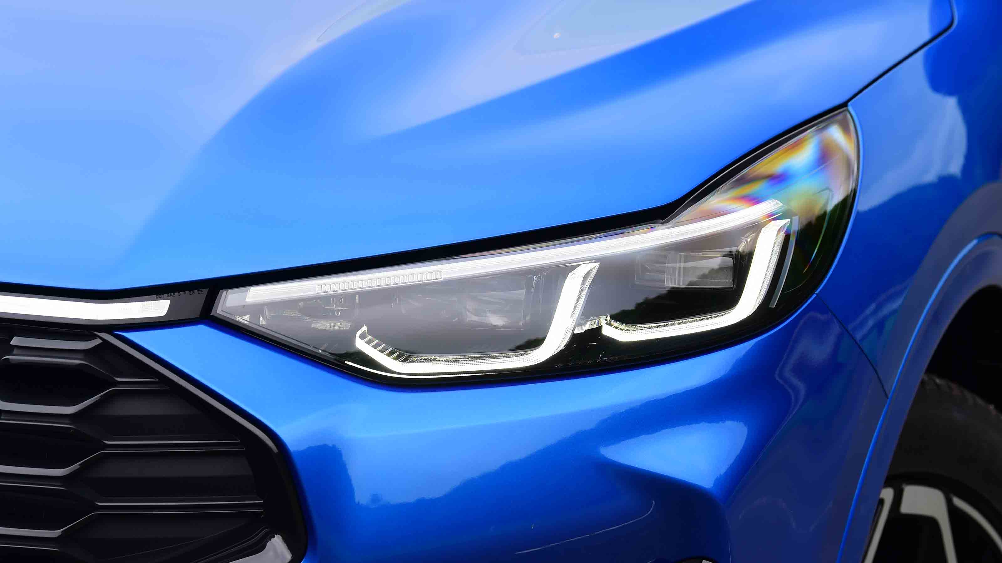 Ford Kuga - head light detail