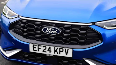 Ford Kuga - front grille