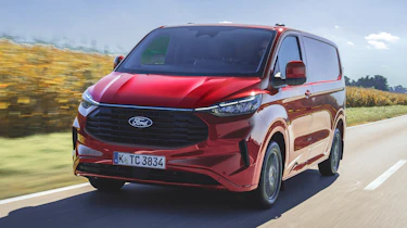 Ford Transit Custom front corner tracking