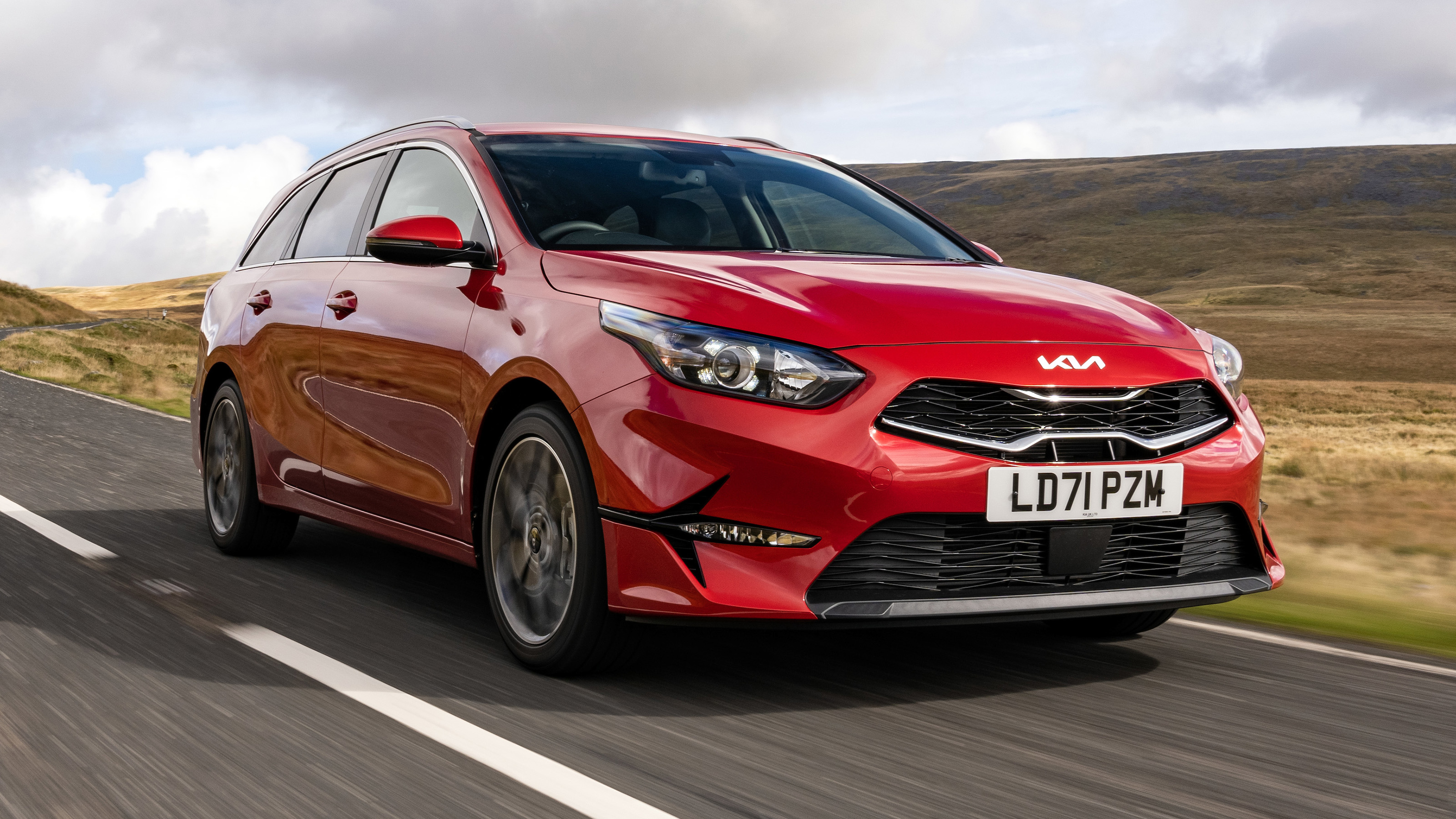Kia Ceed Sportswagon front corner tracking