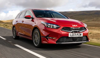 Kia Ceed Sportswagon front corner tracking