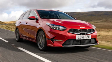 Kia Ceed Sportswagon front corner tracking