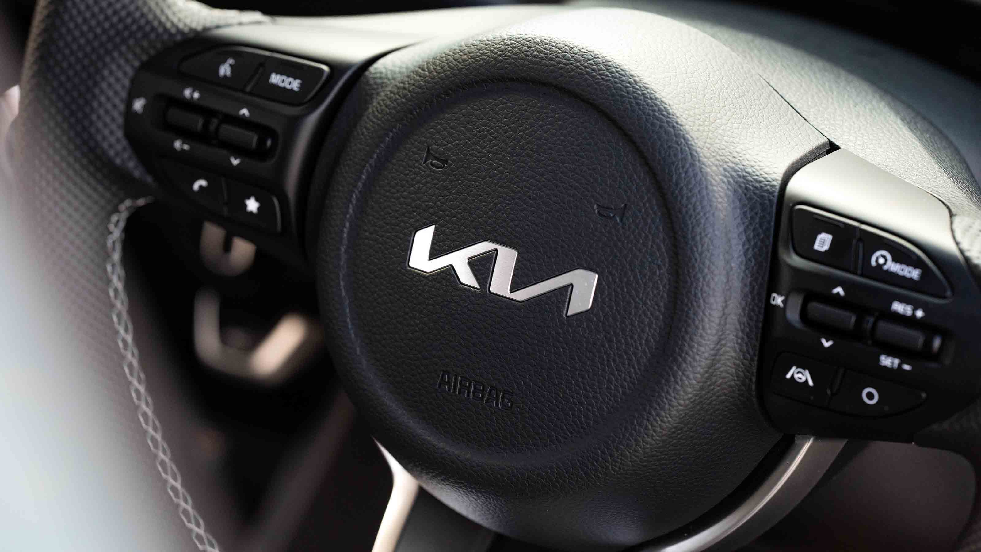 Kia Picanto - steering wheel