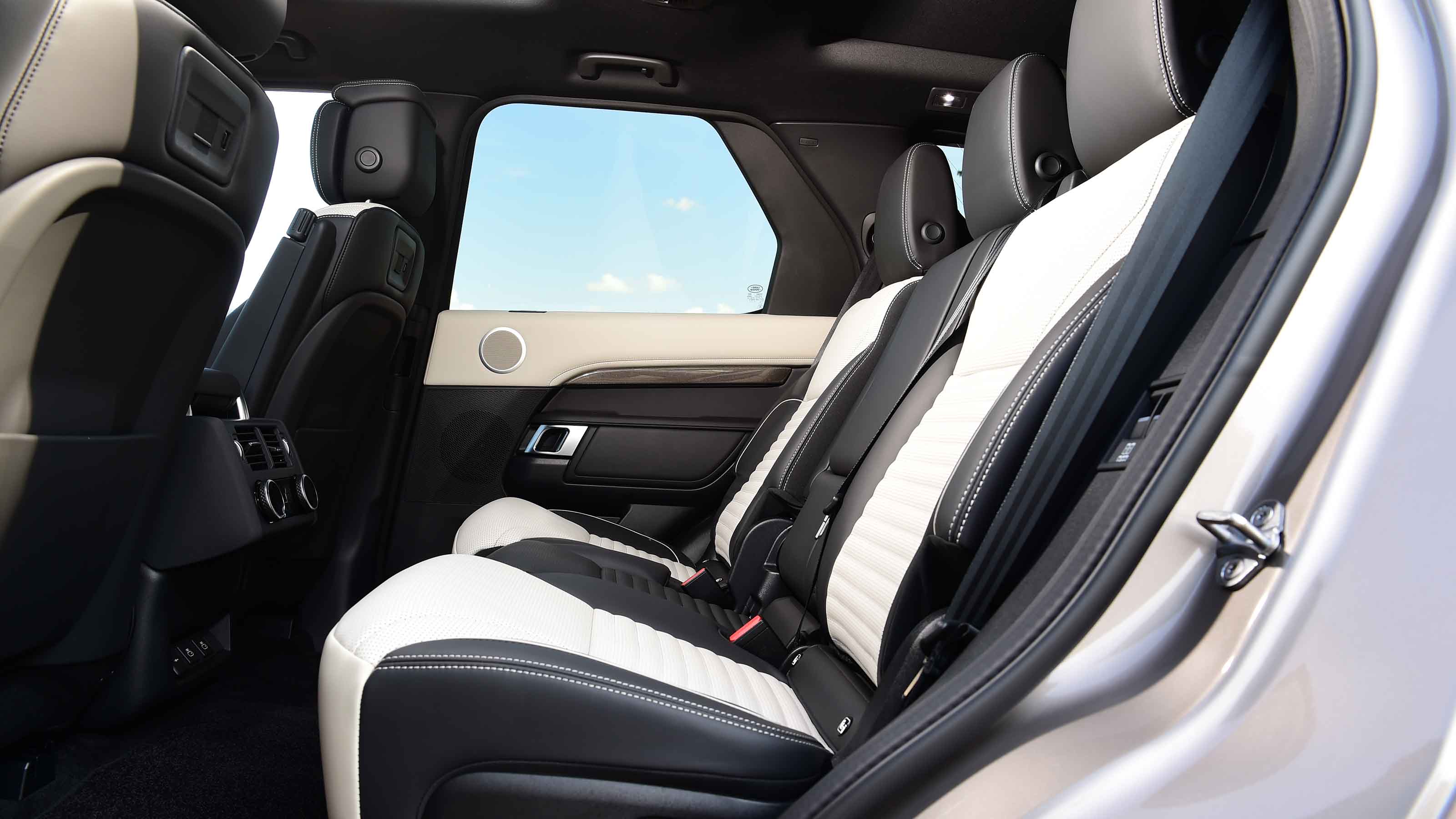 Land Rover Discovery rear seats