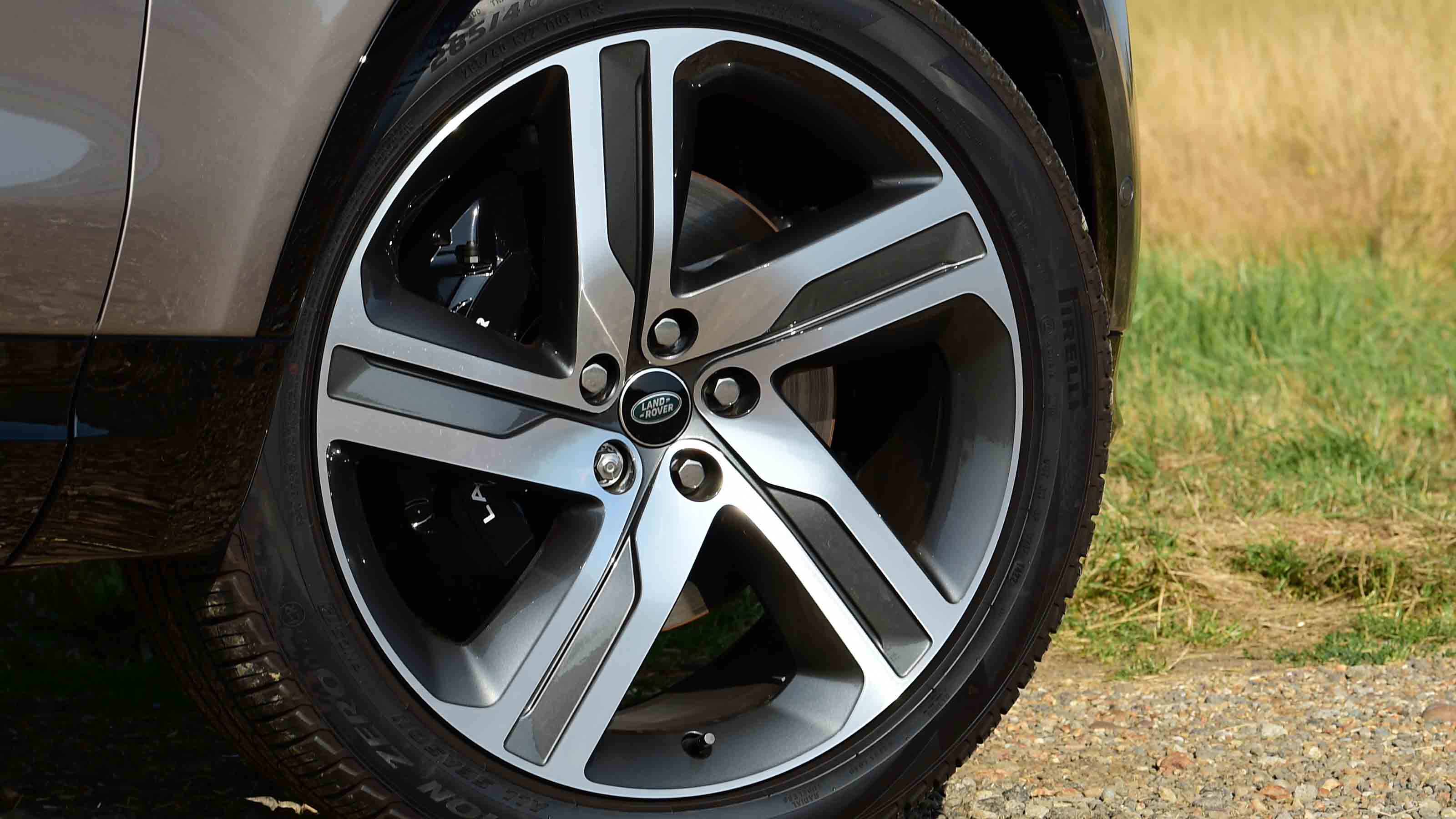 Land Rover Discovery alloy wheel