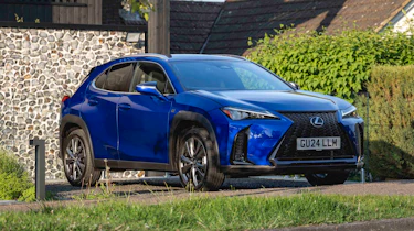 Lexus UX 300h - front corner static