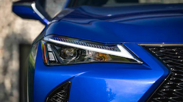 Lexus UX 300h - headlight detail