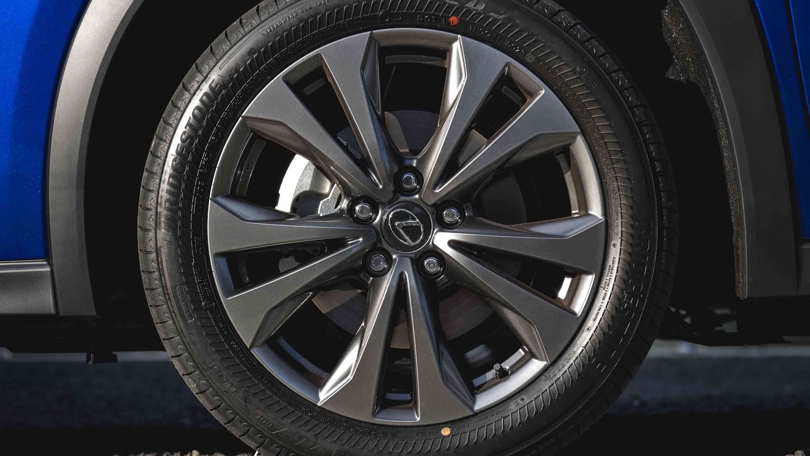 Lexus UX 300h - alloy wheel detail