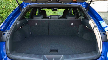Lexus UX 300h - boot full width
