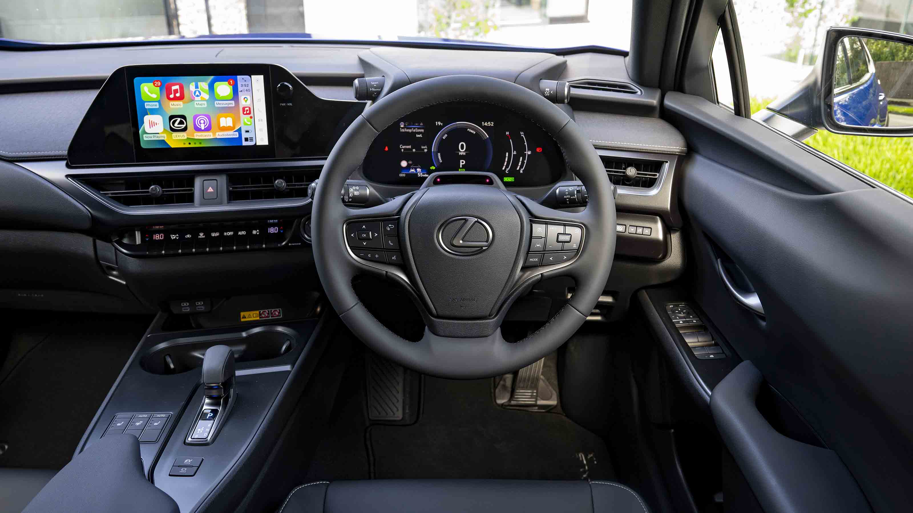 Lexus UX 300h - dashboard