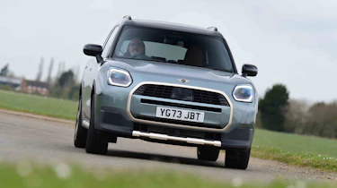 MINI Countryman - front corner full width