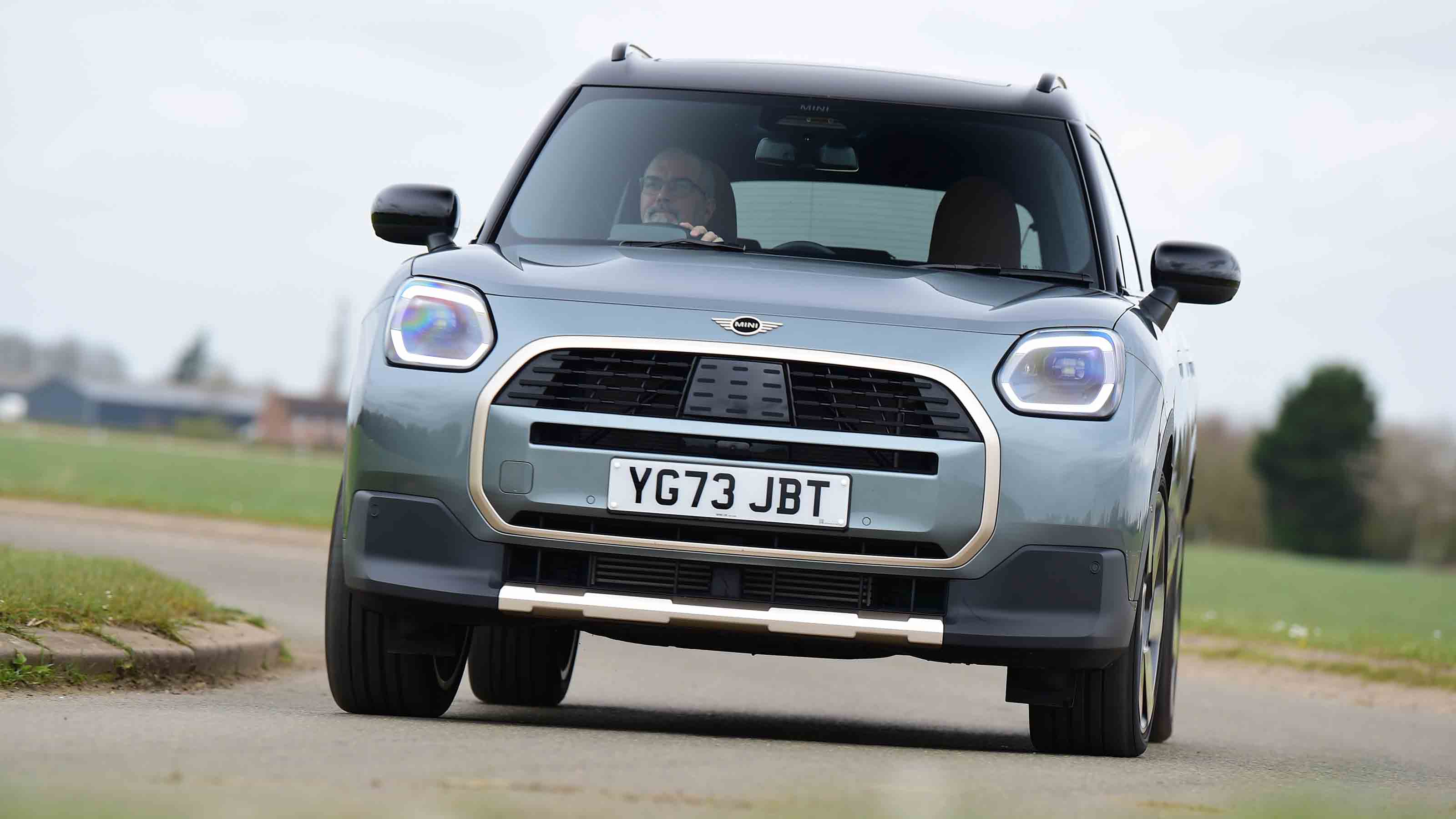 MINI Countryman - front cornering