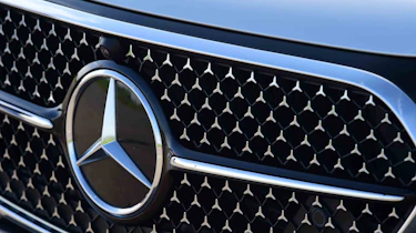 Mercedes E-Class - grille