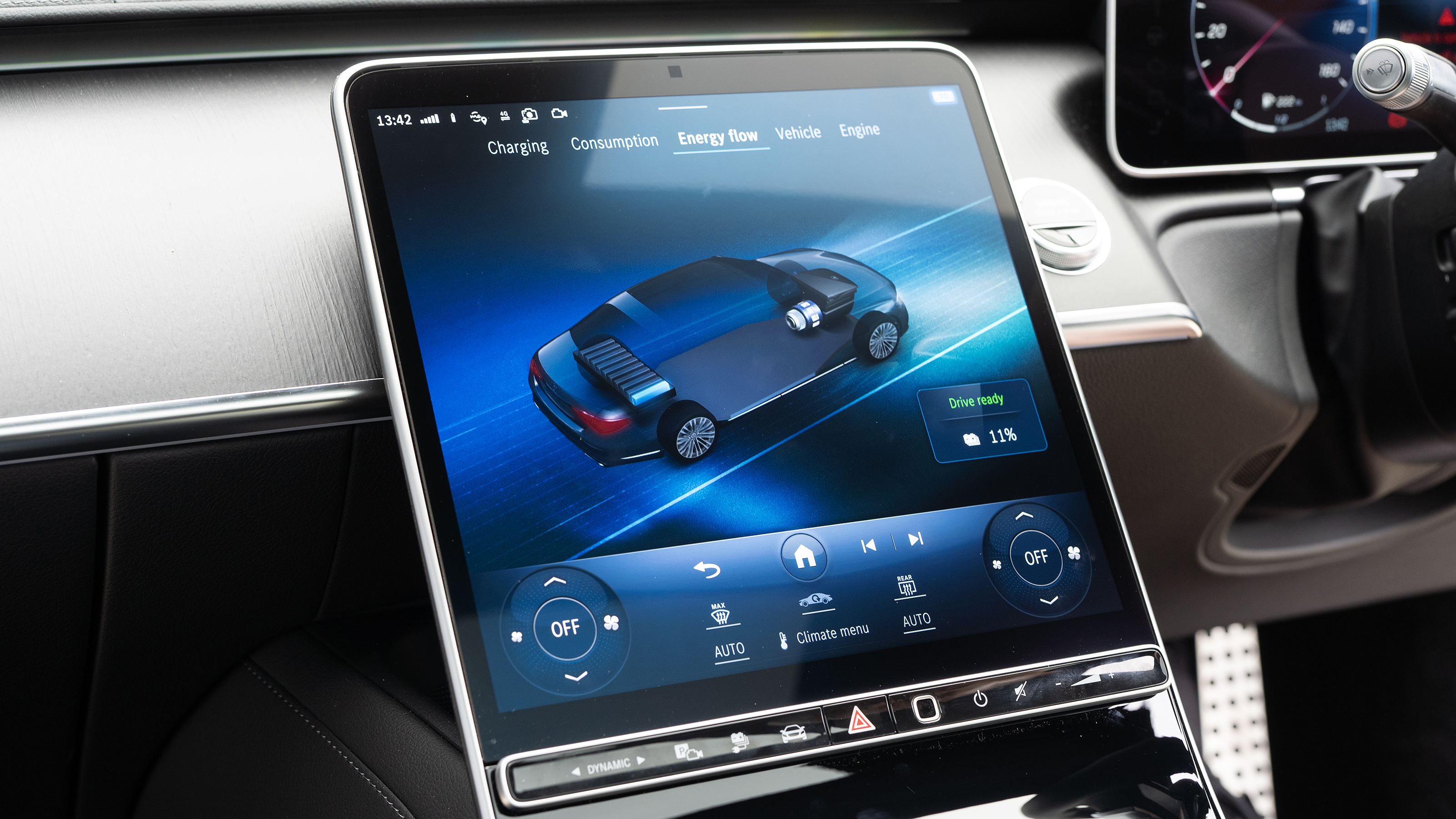 Mercedes S-Class hybrid flow screen
