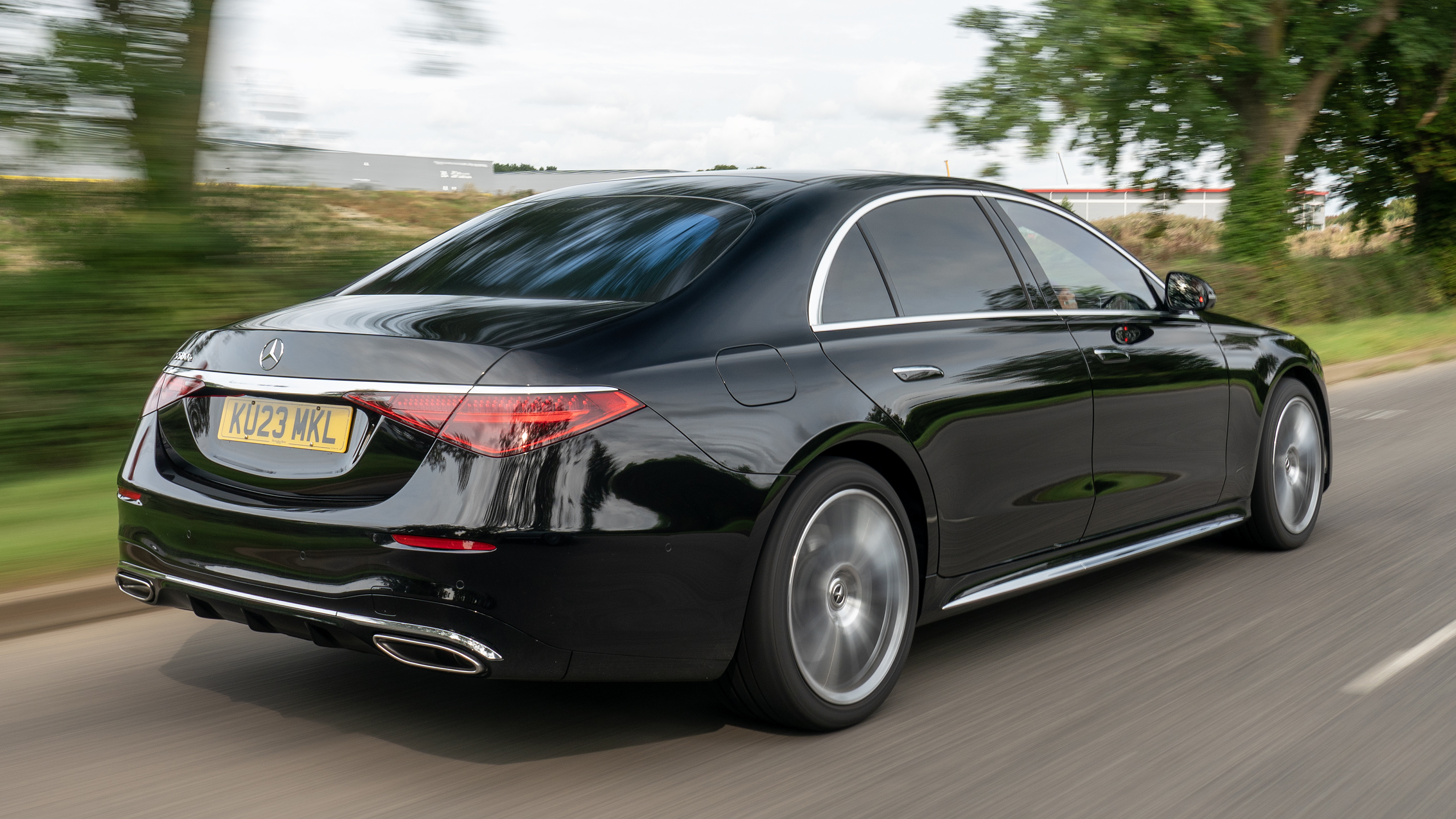 Mercedes S-Class rear corner tracking
