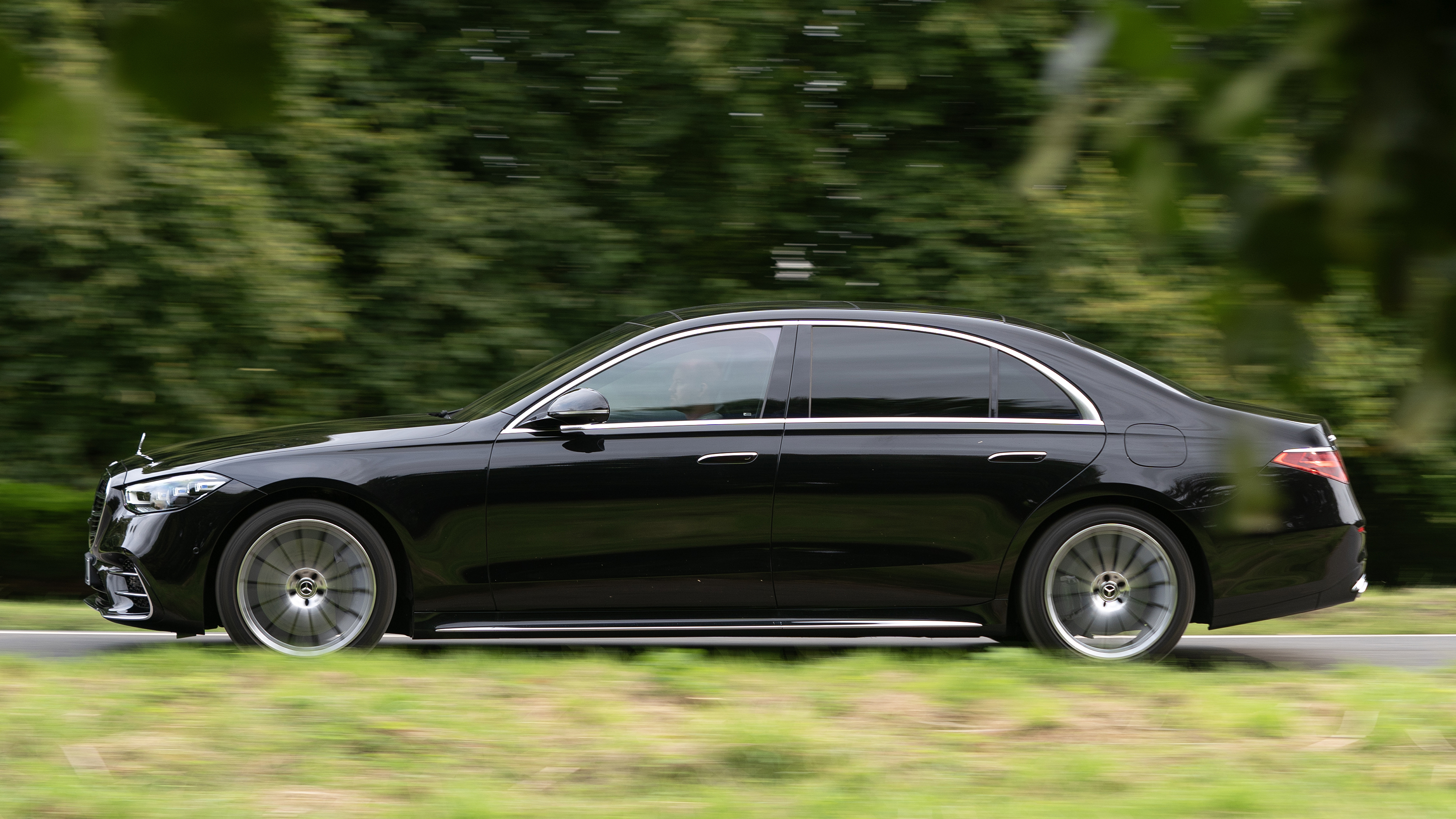 Mercedes S-Class panning