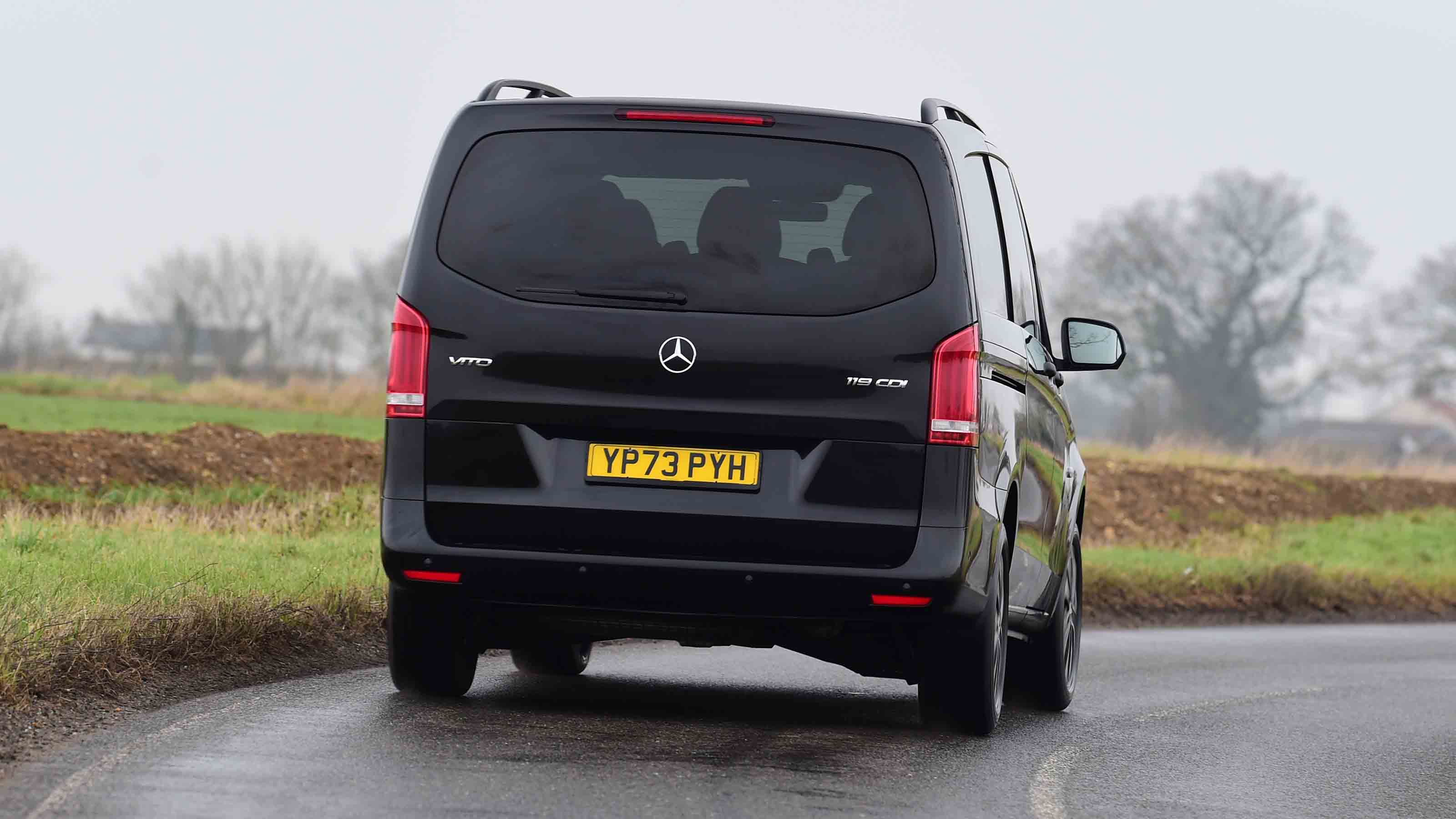 Mercedes Vito Crew Van 119 CDI Premium Night Edition - rear cornering