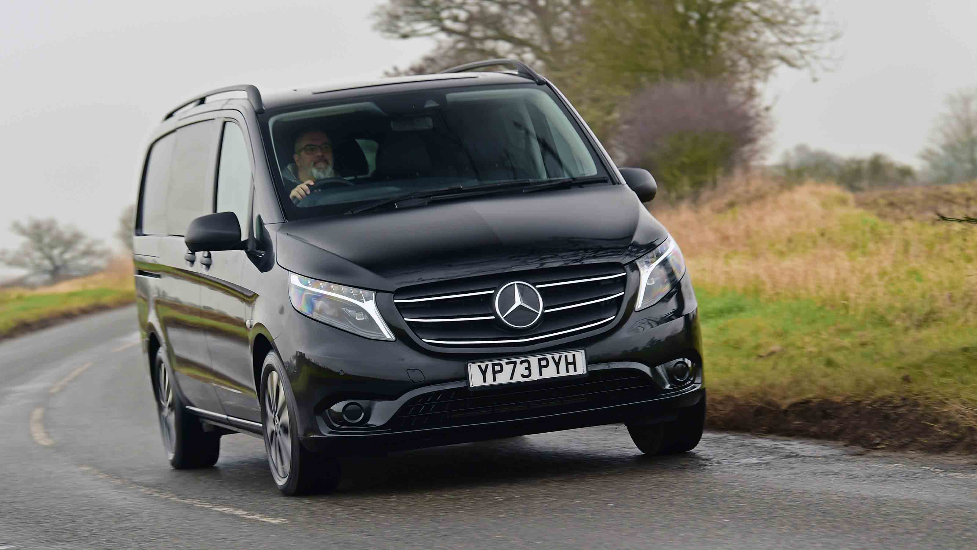 Mercedes Vito Crew Van 119 CDI Premium Night Edition - main image