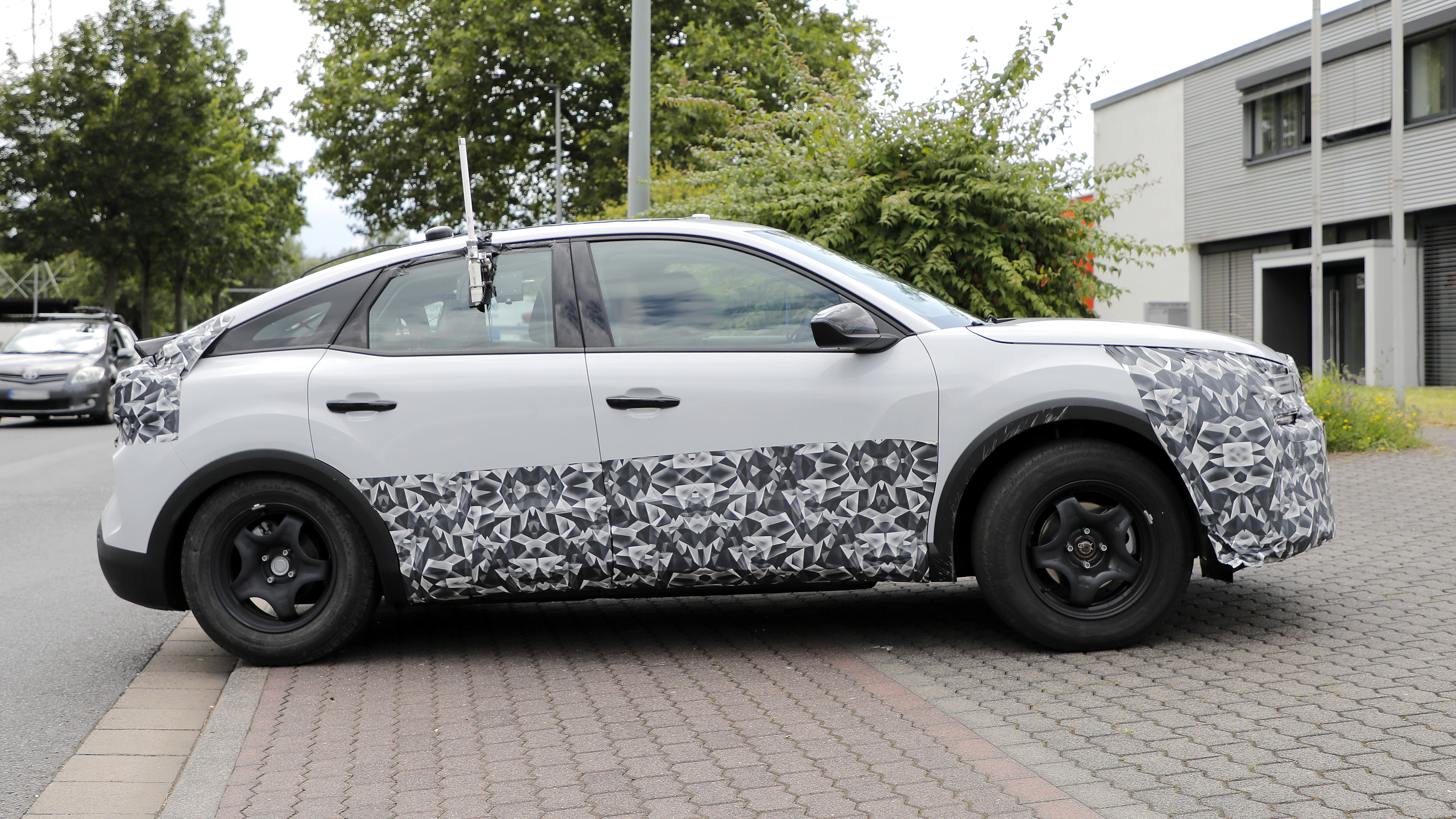 New Citroen C4 facelift - side 