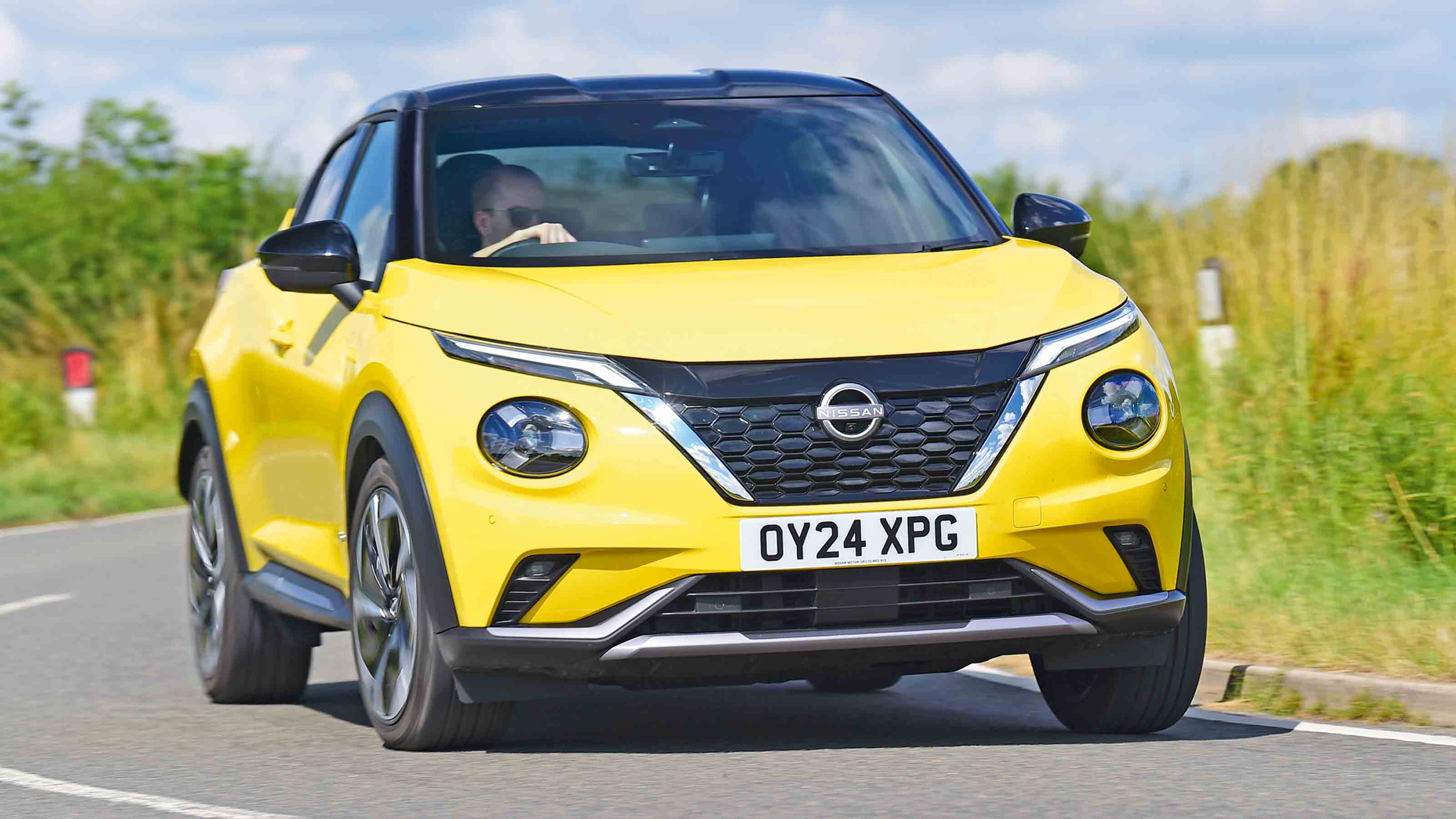 Nissan Juke - left cornering