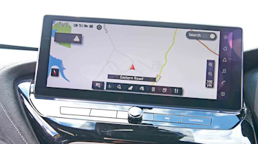 Nissan Juke - infotainment sat-nav screen