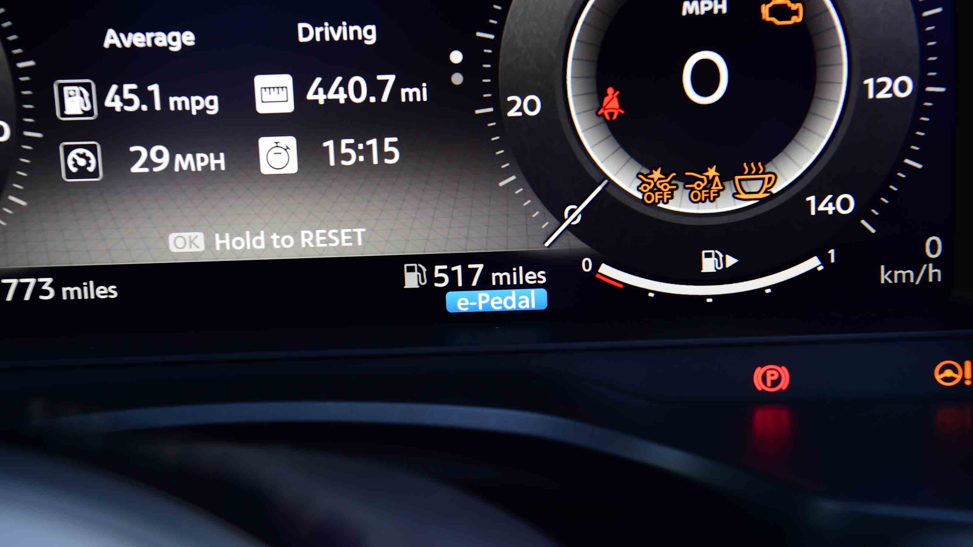 Nissan Qashqai - digital instrument cluster with e-Pedal mode on