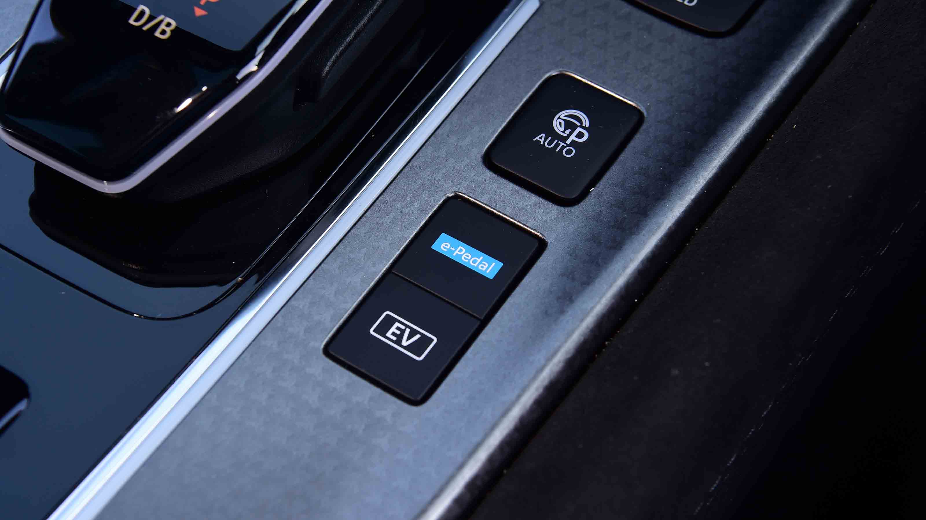 Nissan Qashqai - e-Pedal button