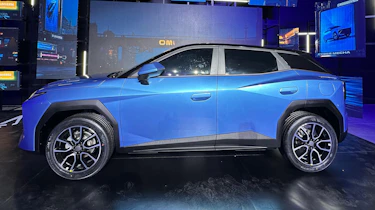 Omoda 4 - reveal side