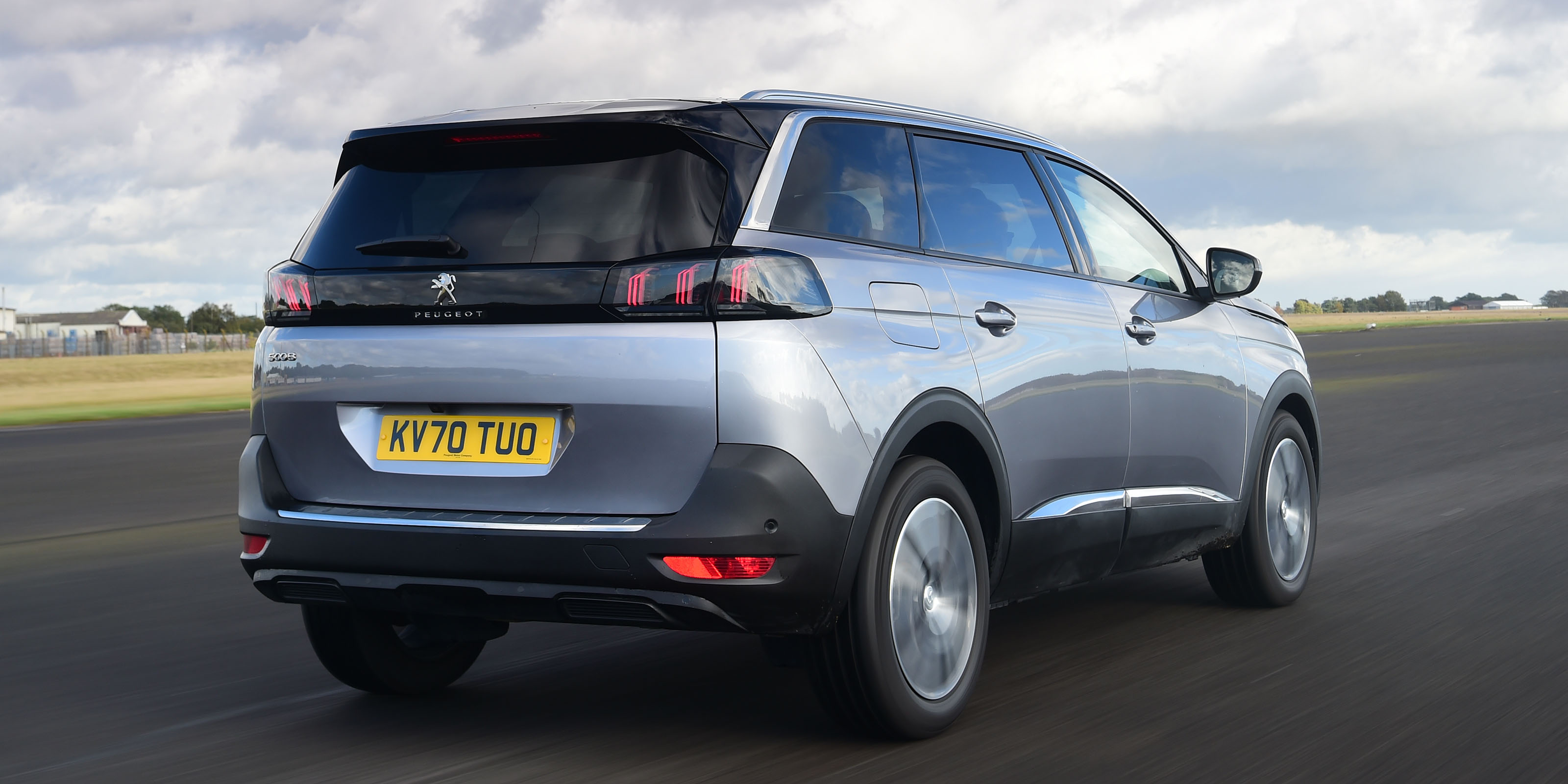 Peugeot 5008 rear corner tracking