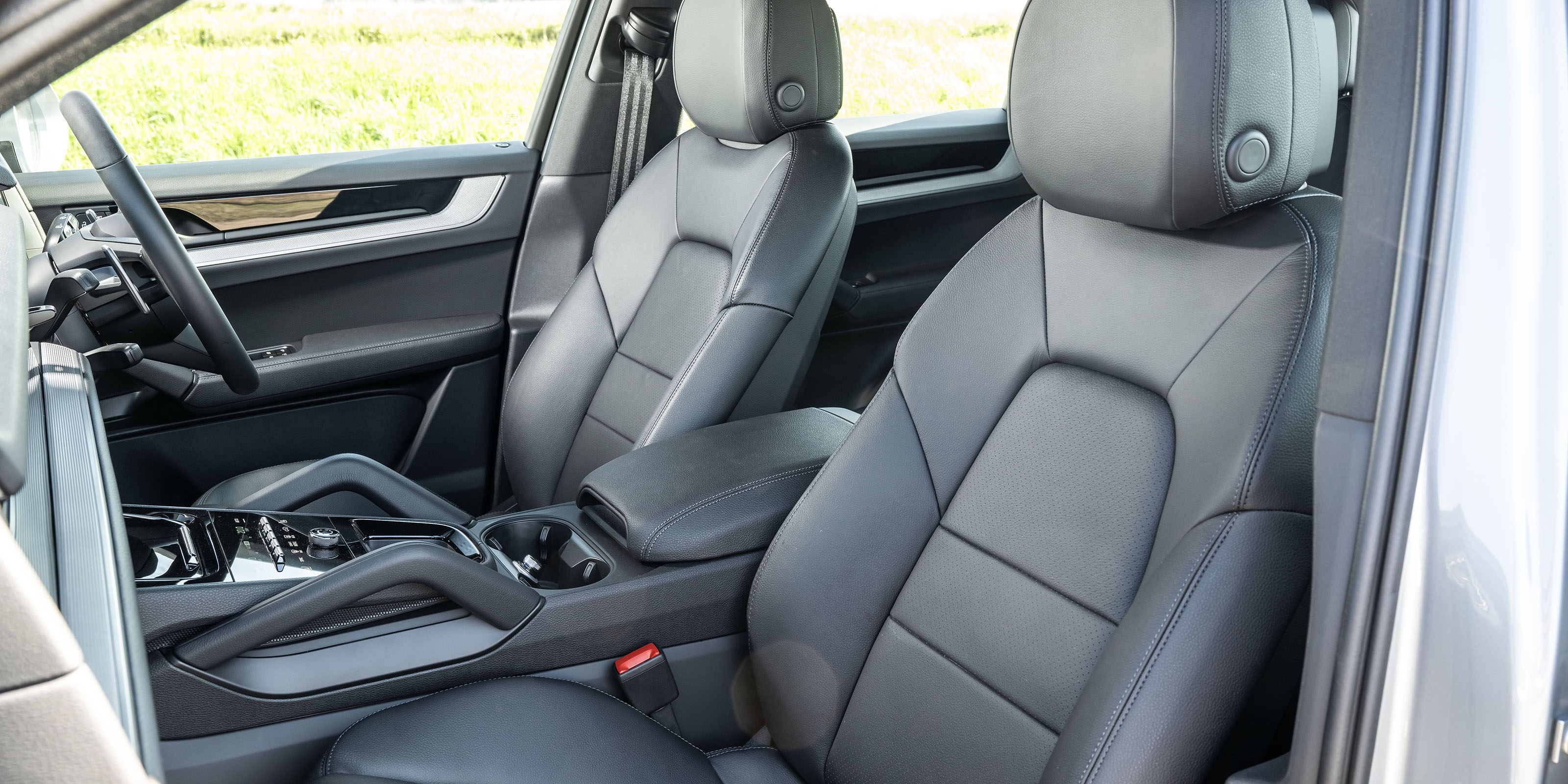 Porsche Cayenne front seats 