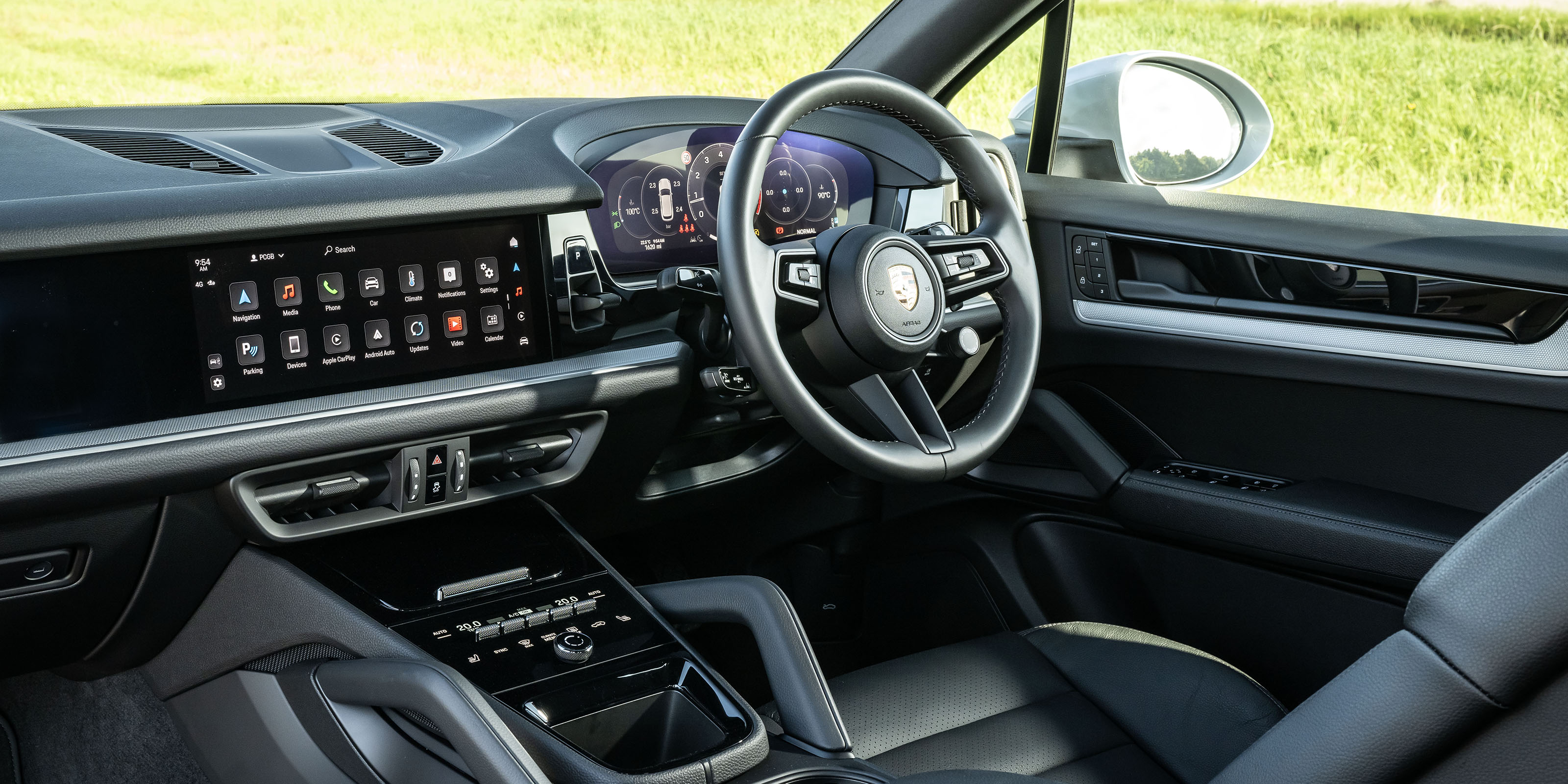 Porsche Cayenne dashboard 
