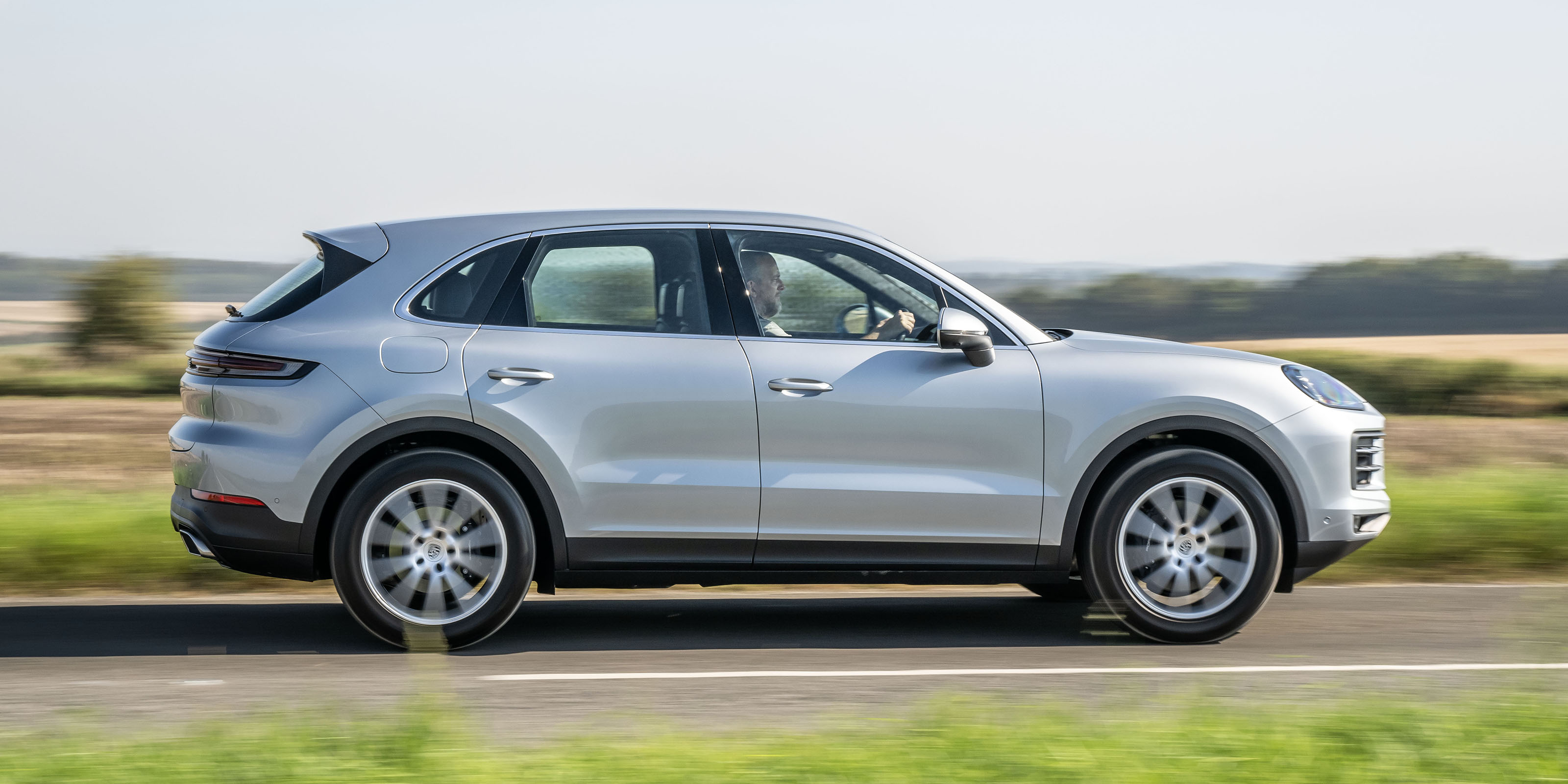 Porsche Cayenne panning side