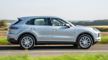 Porsche Cayenne panning side